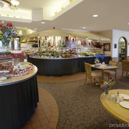 Inn Of The Hills Hotel And Conference Center 